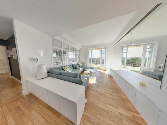 Situation privilégiée face aux Pyrénées en Hyper Centre pour ce sublime T3 meublé tout équipé avec balcons et parking privé sécurisé, - Photo 1