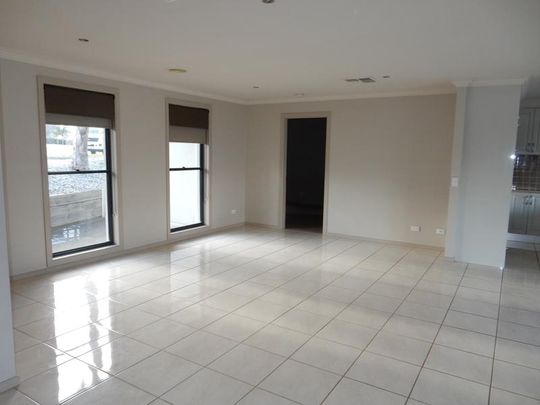 23 Montclair Avenue, West Wodonga - Photo 1