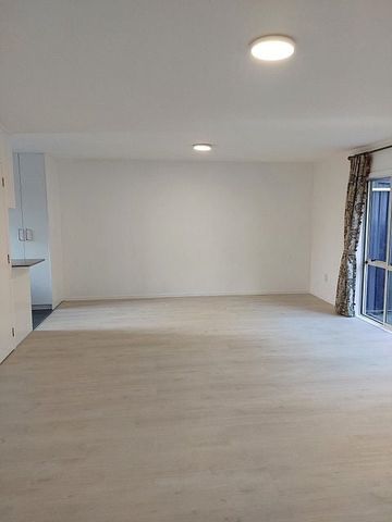 Convenient location, nice home - Photo 2