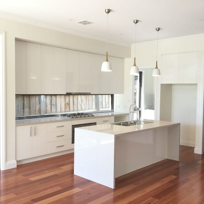 Stunning Family Home in Malvern East - Photo 1