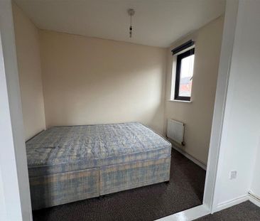 1 bedroom in a house share to rent - Photo 3