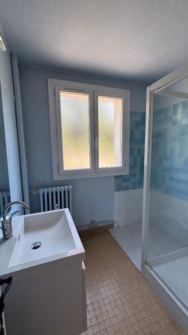 Location Appartement 3 pièces 58m² PRIVAS 07000 - Photo 2