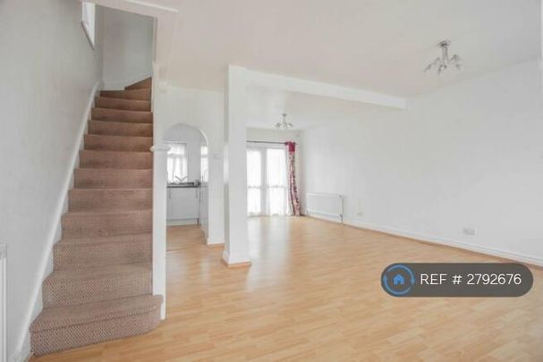 3 bedroom end of terrace house to rent - Photo 1