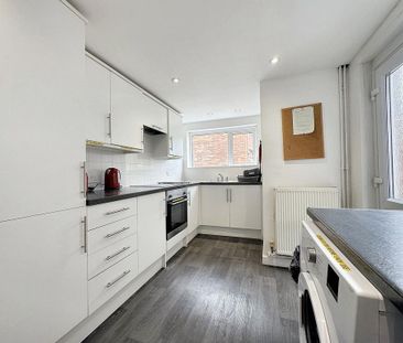 4 bedroom terraced house to rent - Photo 5