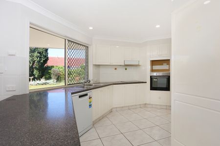 26 Lakeshore Drive, Helensvale QLD 4212 - House For Rent | Domain - Photo 5