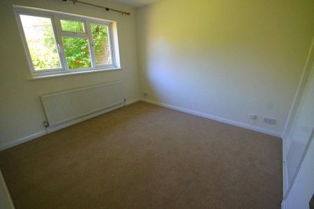 2 bedroom detached bungalow to rent - Photo 2