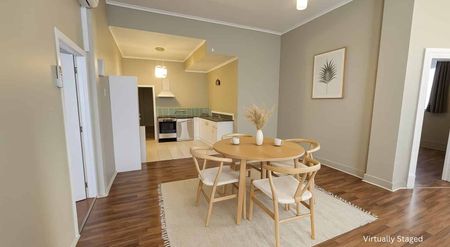 Apartment Living in Iconic Building - Photo 5