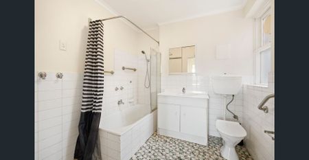 Neat One Bedroom Unit in Great Location - Photo 4