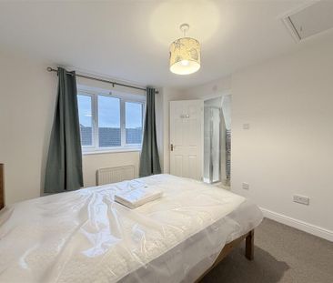 2 bedroom mews to rent - Photo 5