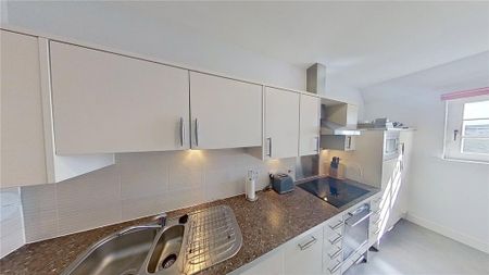 3 bedroom flat to rent - Photo 3