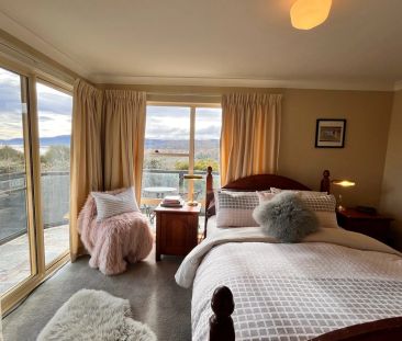 Cozy Lake View Apartment - 12 Month Lease - Photo 3