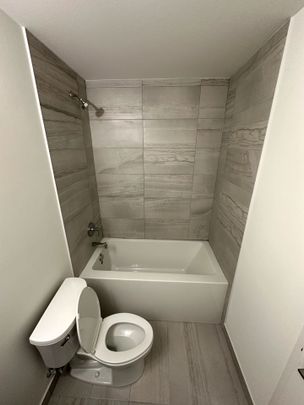 For Lease - 2 David Eyer Road Unit# 528, Richmond Hill, Ontario - Photo 1