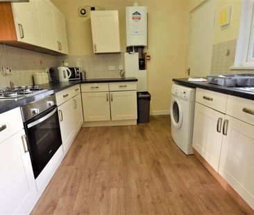 6 bedroom Flat in Estcourt Avenue, Leeds - Photo 6