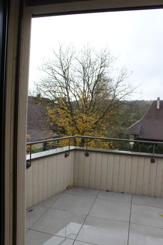 Attractive 4.5-room attic apartment for rent in Niederönz - Photo 4