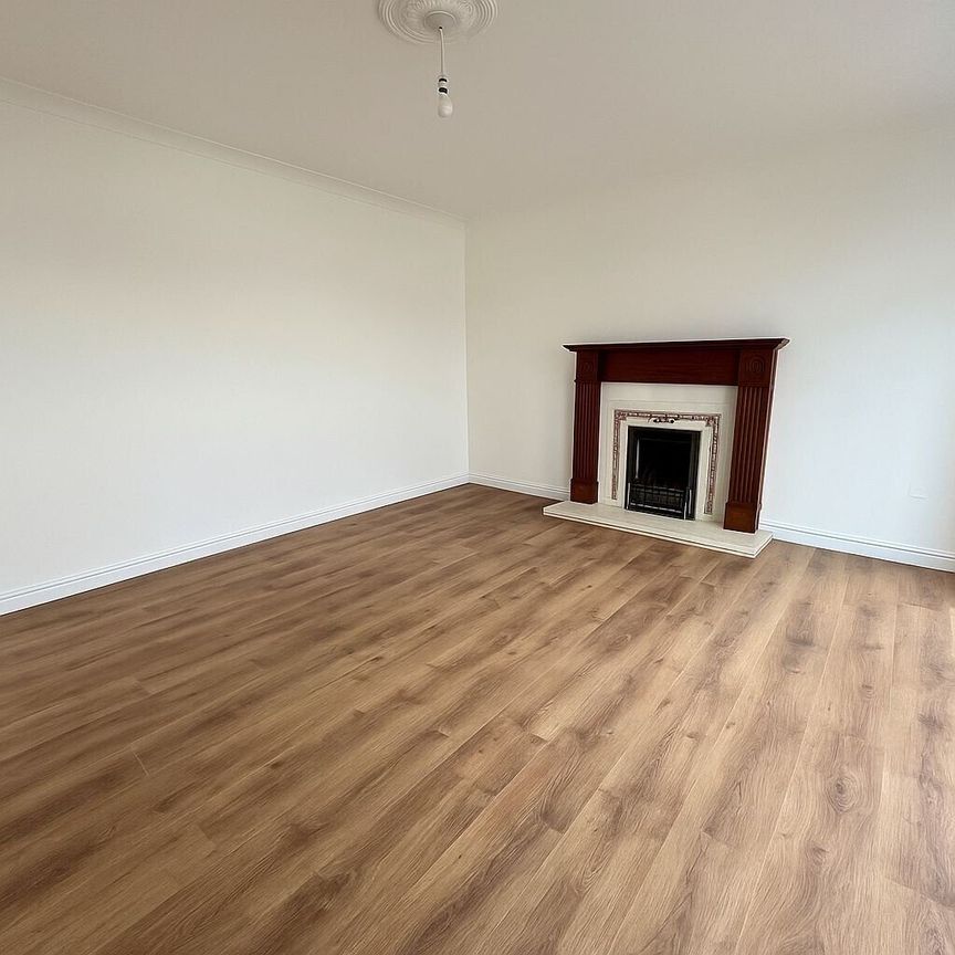 Hill View, Cardiff, Fairwater - Photo 1