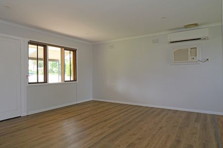 47 Chifley Crescent, Kooringal NSW 2650 - Photo 3