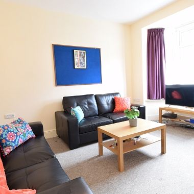 Fantastic 4 bedroom property - Photo 1