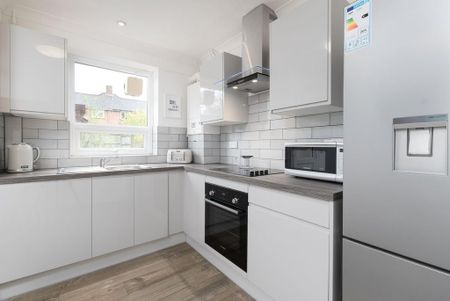 5 bedroom semi-detached house to rent - Photo 3