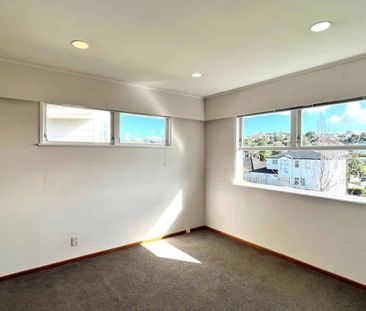 Sunny family house in the central Hillcrest. - Photo 4