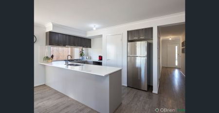 Family Living - Photo 2