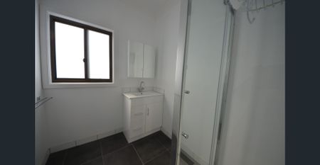 NEATLY PRESENTED 3 BEDROOM HOME SOUTH PORTLAND - Photo 2