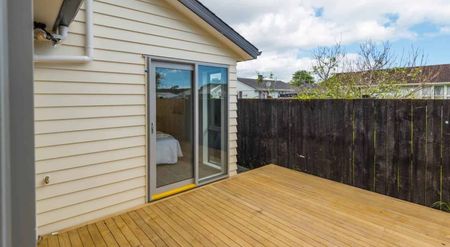 Modern Cosy 4 Bedroom 3 Bathroom - Photo 3