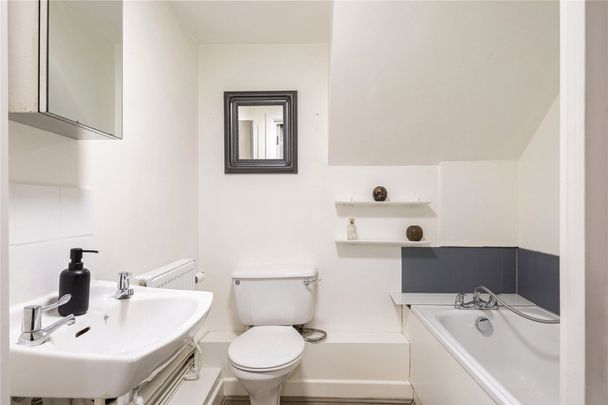 Hadyn Park Road, London, W12 flat to rent - Photo 1