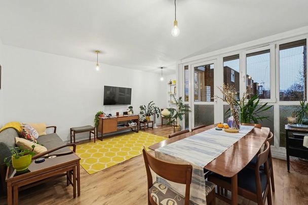 3 bedroom flat to rent - Photo 1