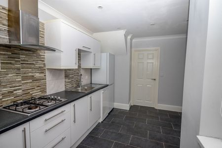 2 bed flat to rent in Richmond Road, South Shields, NE34 - Photo 4