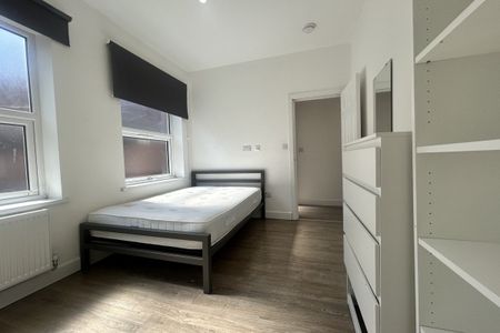 Church Gate - Photo 4