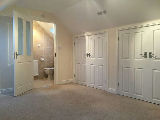 Flat to rent on - Photo 1