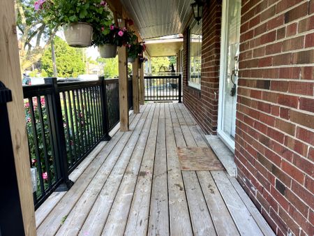 For Lease - 46 Ilfracombe Crescent, Toronto, Ontario - Photo 2