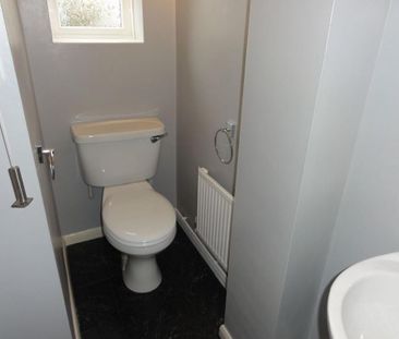 3 bedroom semi-detached house to rent - Photo 5