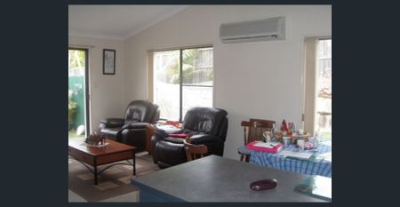 Great location Neat & Tidy 3 Bed, 1 Bath - Photo 3