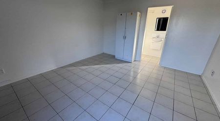 Quiet & Tidy 1-Bedroom Flat in Friendly Community - Photo 2