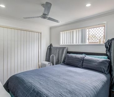 Stunning 4-Bedroom, 2-Bathroom Home with Two Living Areas - Photo 4