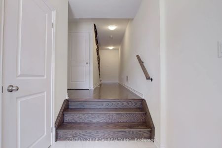 Condo Townhouse For Lease | N9195068 - Photo 2