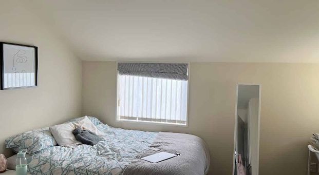 Double glazed newish home - Photo 1