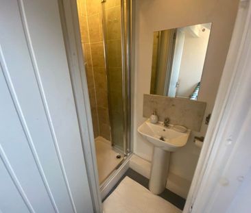 Glebe Avenue (H/S) (room 1), Kirkstall, Leeds - Photo 6