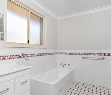 AIR-CONDITIONED LAKESIDE LIVING IN WARNERS BAY - Photo 5