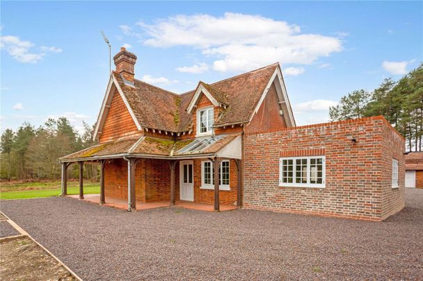 A beautifully refurbished cottage in an idyllic rural location with far reaching views. - Photo 1