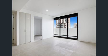 One-bedroom available in Burwood - Photo 2
