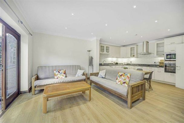 Tunnel Avenue, Greenwich, SE10 - Photo 1