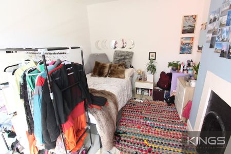 4 bedroom terraced house to rent - Photo 5