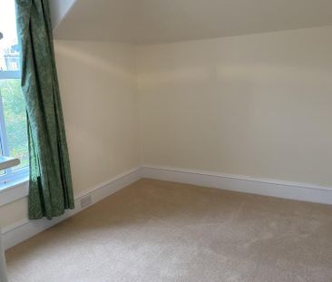 4 bedroom semi-detached house to rent - Photo 6