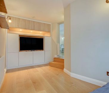 4 bedroom semi-detached house to rent - Photo 3