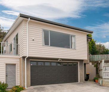 Executive 4 brm home with nice views - Photo 6