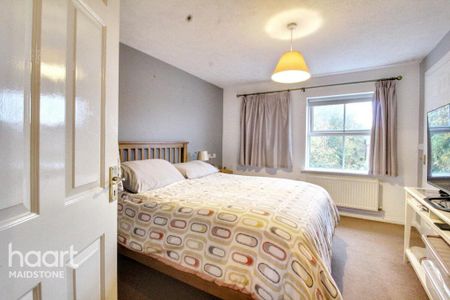 4 bedroom townhouse to rent - Photo 5