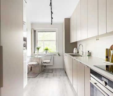 Ljus och välplanerad lägenhet med balkong i Järfälla! - Photo 1