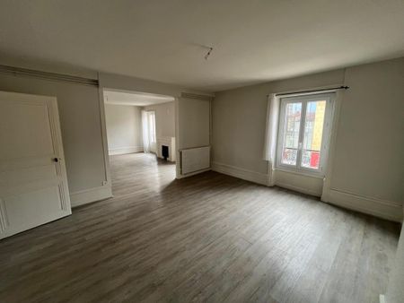 Location Appartement 4 pièces 94m² ROANNE 42300 - Photo 2